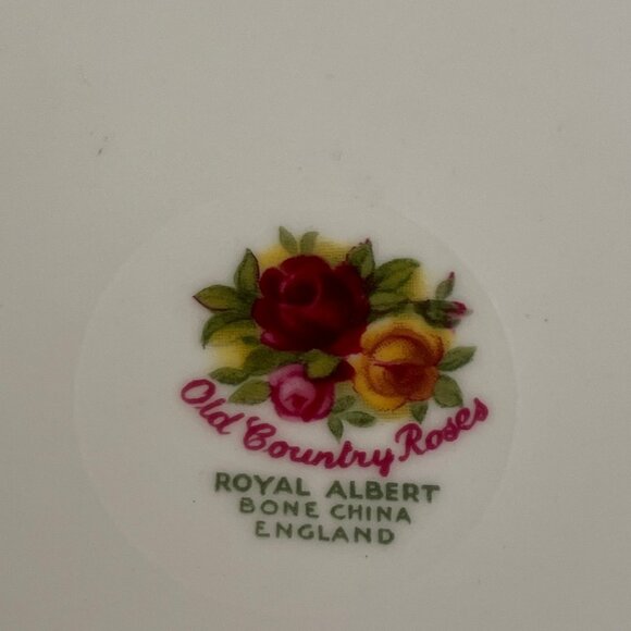 Royal Albert Old Country Roses Dinner Plate 10-3/8" Made in England - Picture 7 of 10